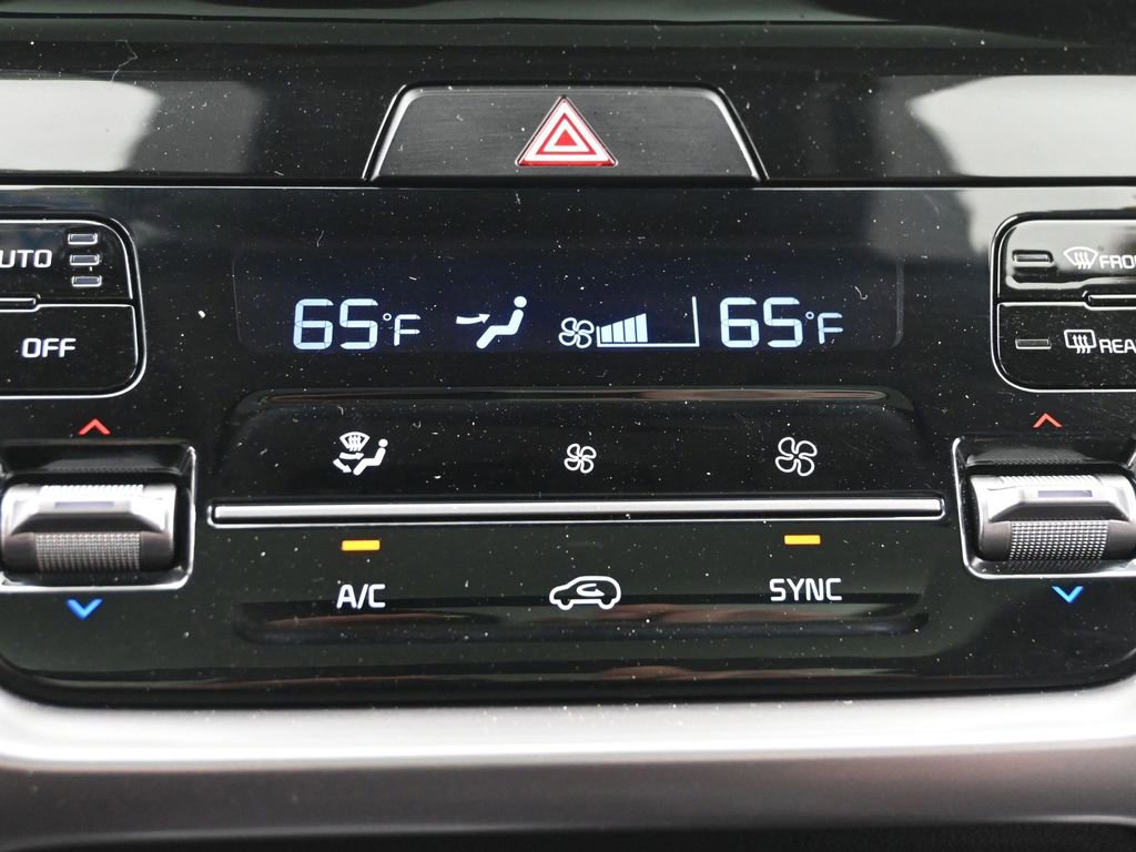 Used 2023 Kia Sorento S w/ Panoramic Sunroof Package image 18