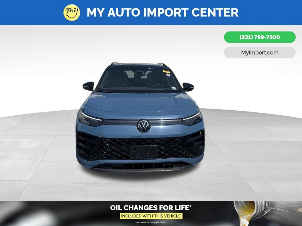 Used 2025 Volkswagen Tiguan SE R-Line AWD/4WD image 2
