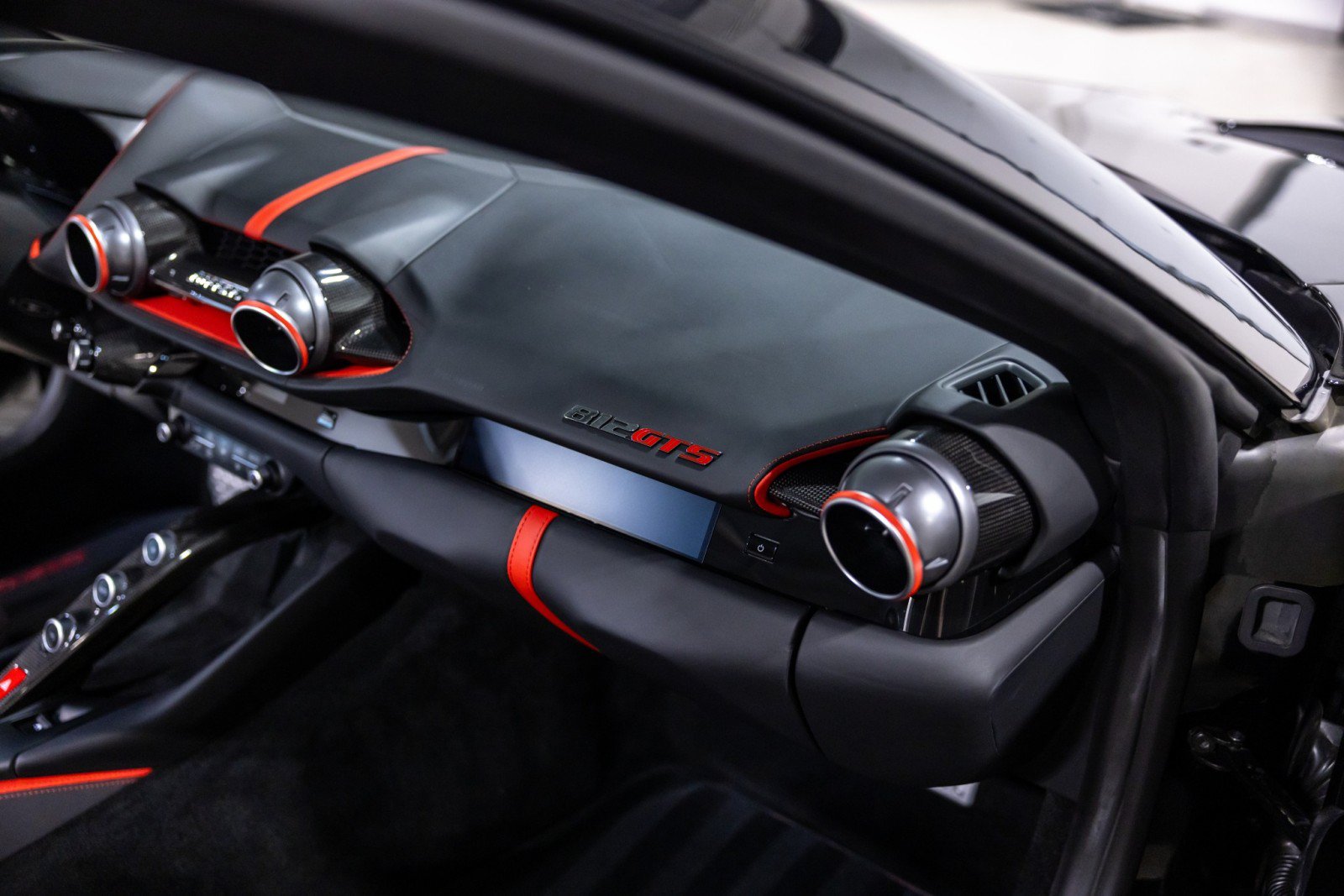 Used 2021 Ferrari 812 GTS RWD image 33