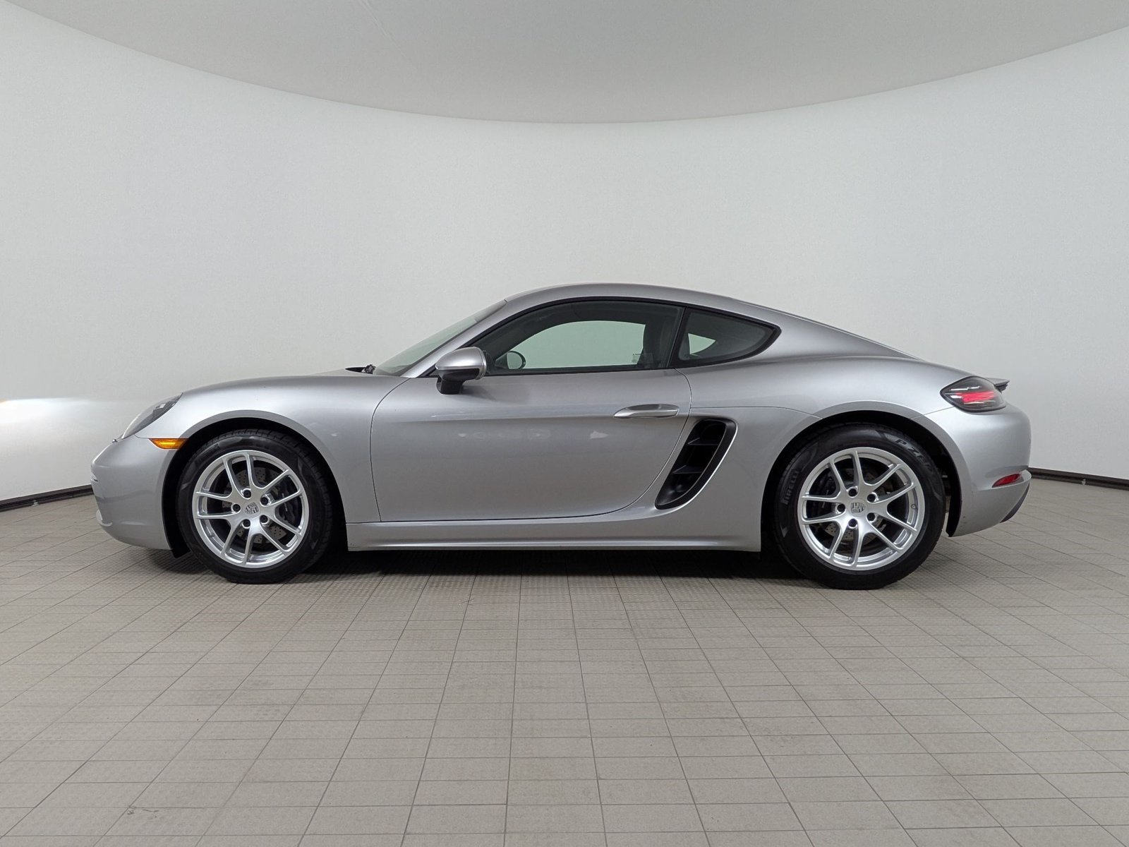 Certified 2025 Porsche 718 Cayman RWD image 2