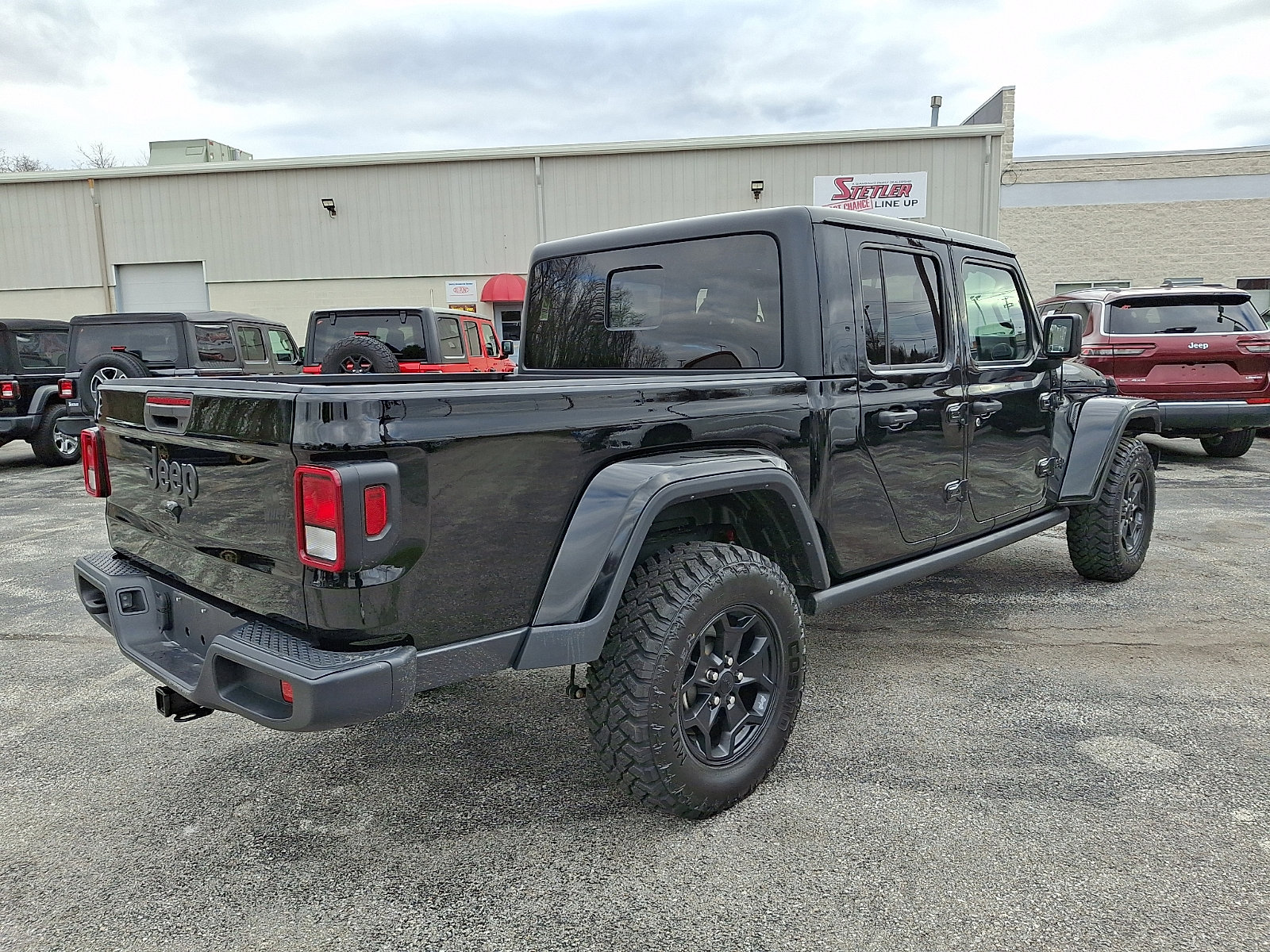 Used 2022 Jeep Gladiator Sport image 8