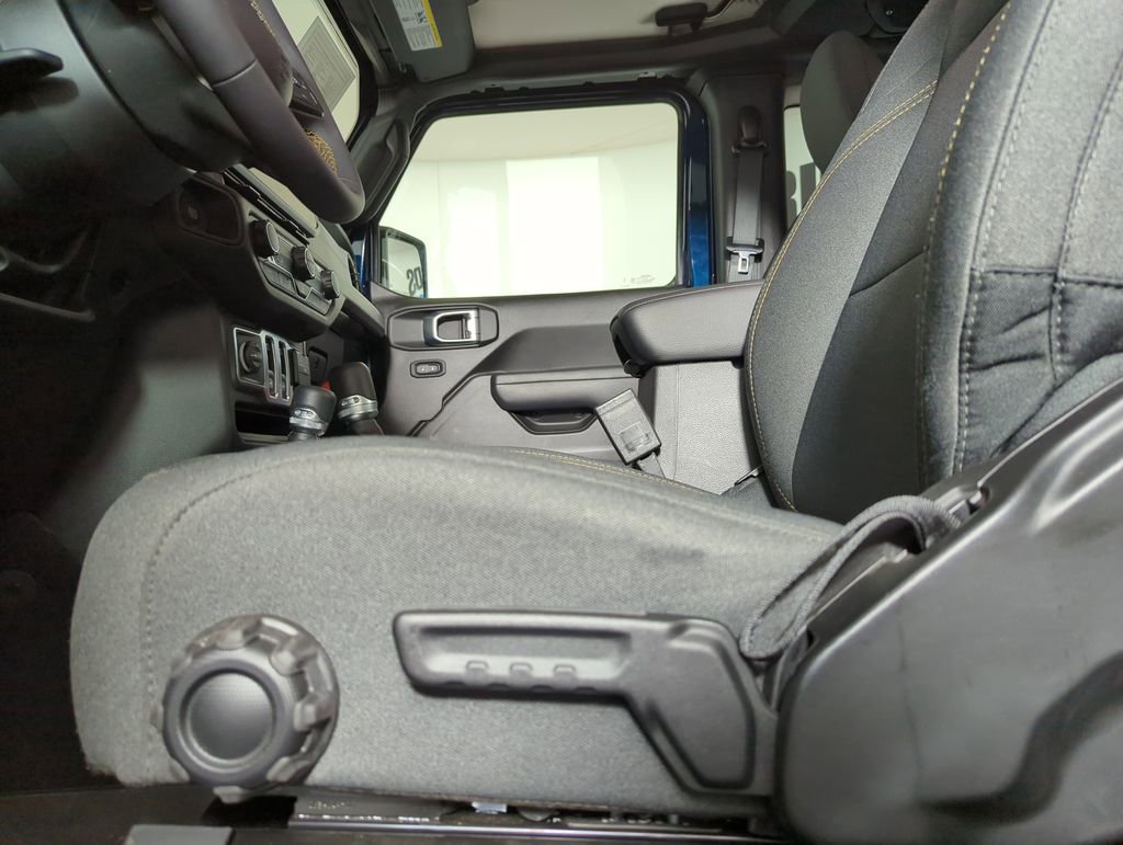 Used 2025 Jeep Wrangler Sport image 25