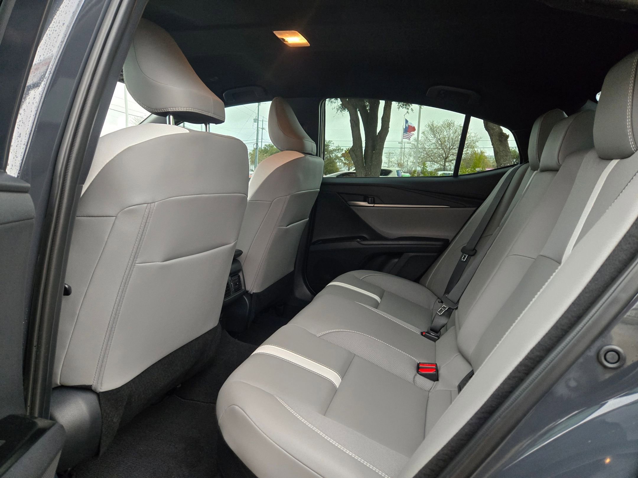 Used 2025 Toyota Camry SE image 14