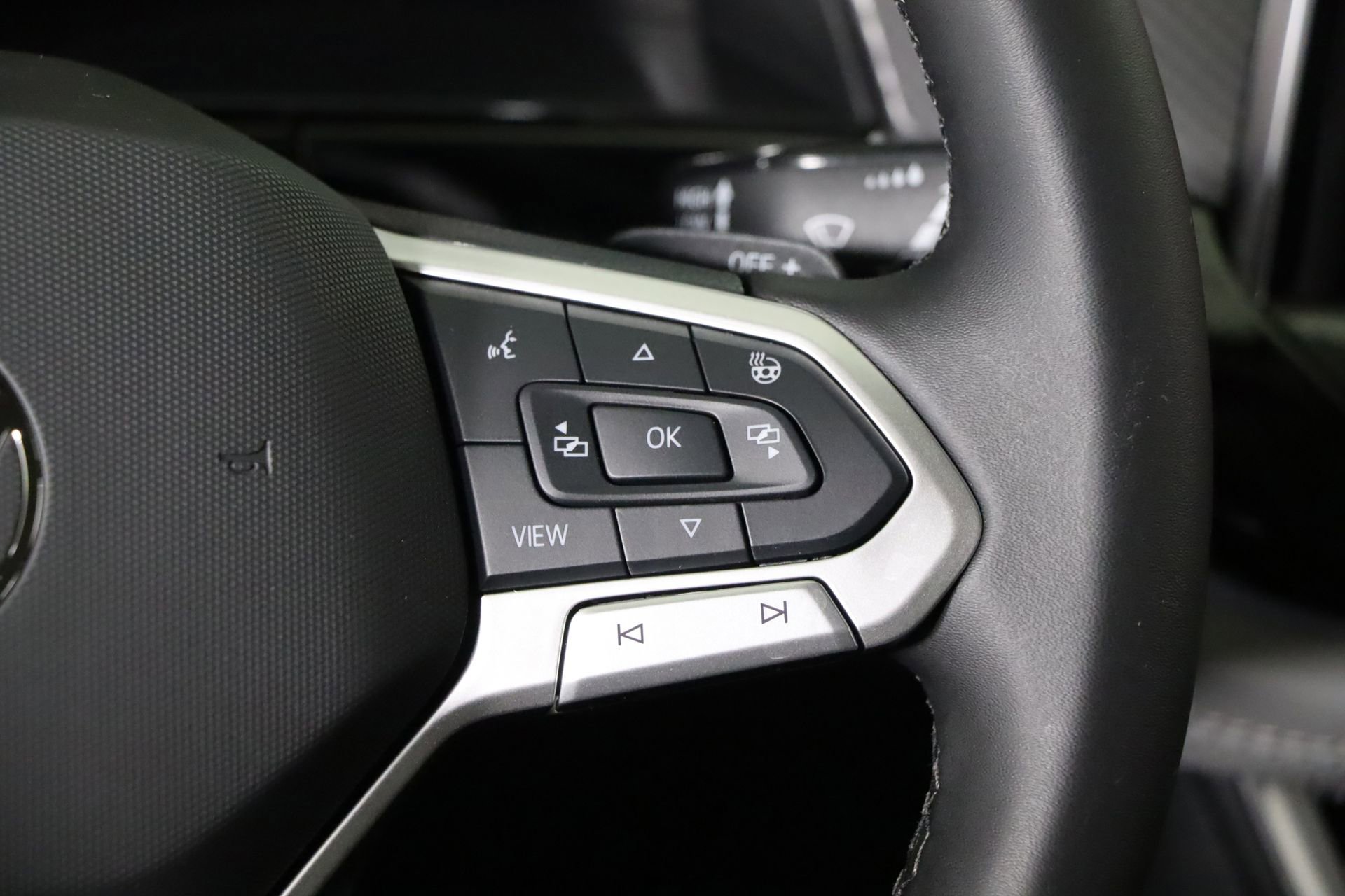 Used 2025 Volkswagen Atlas Peak Edition SE image 38