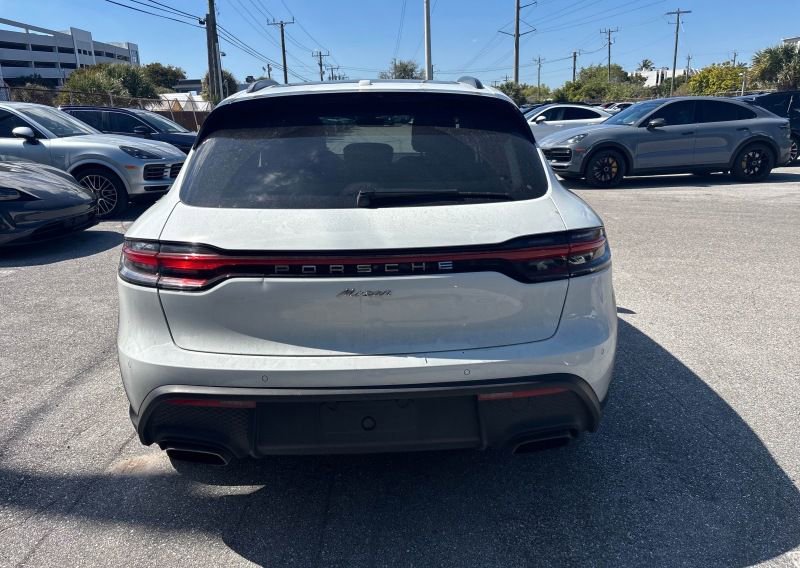 Used 2023 Porsche Macan Turbo image 9