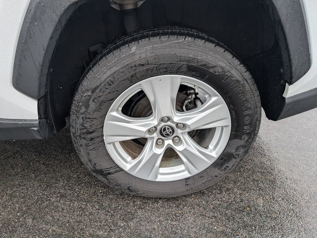 Used 2021 Toyota RAV4 LE AWD/4WD image 11