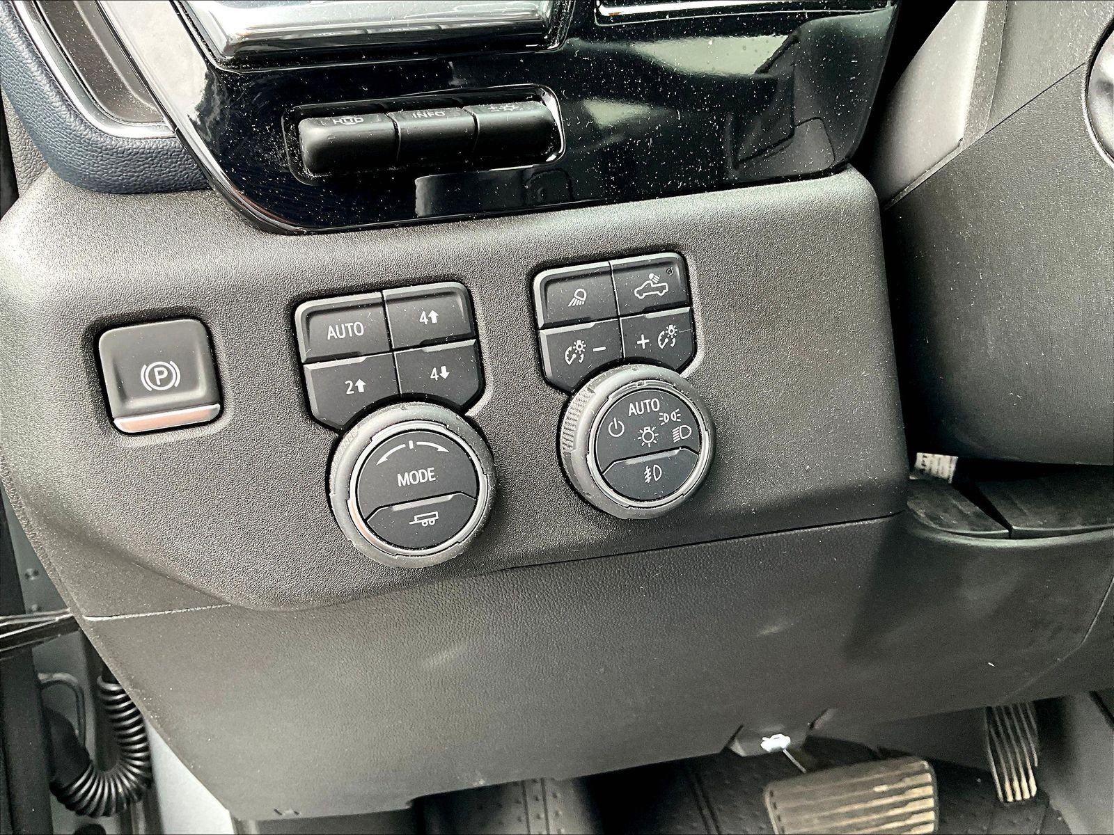 Used 2024 Chevrolet Silverado 1500 High Country w/ High Country Premium Package AWD/4WD image 35