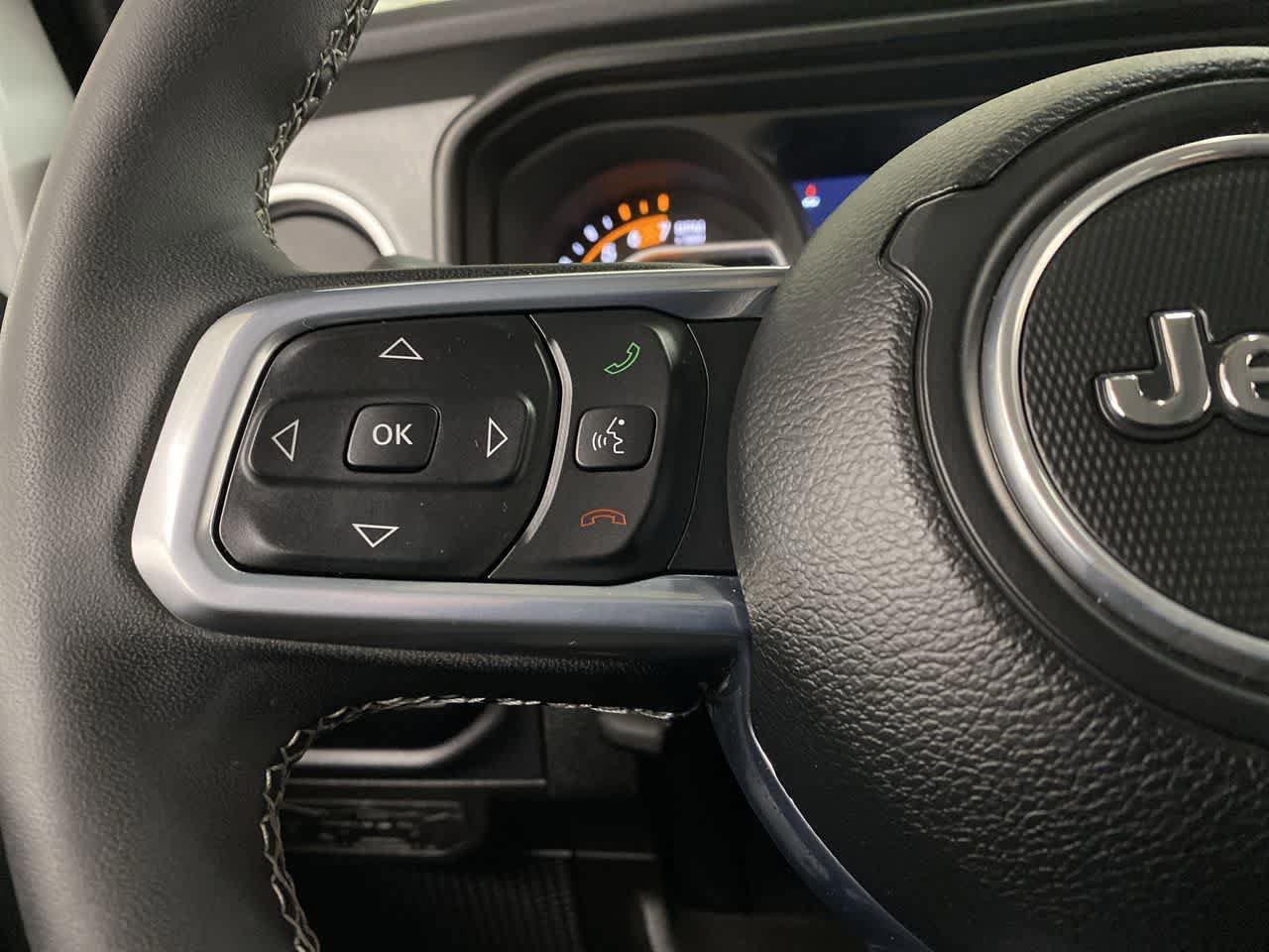 Used 2025 Jeep Wrangler Sahara AWD/4WD image 20