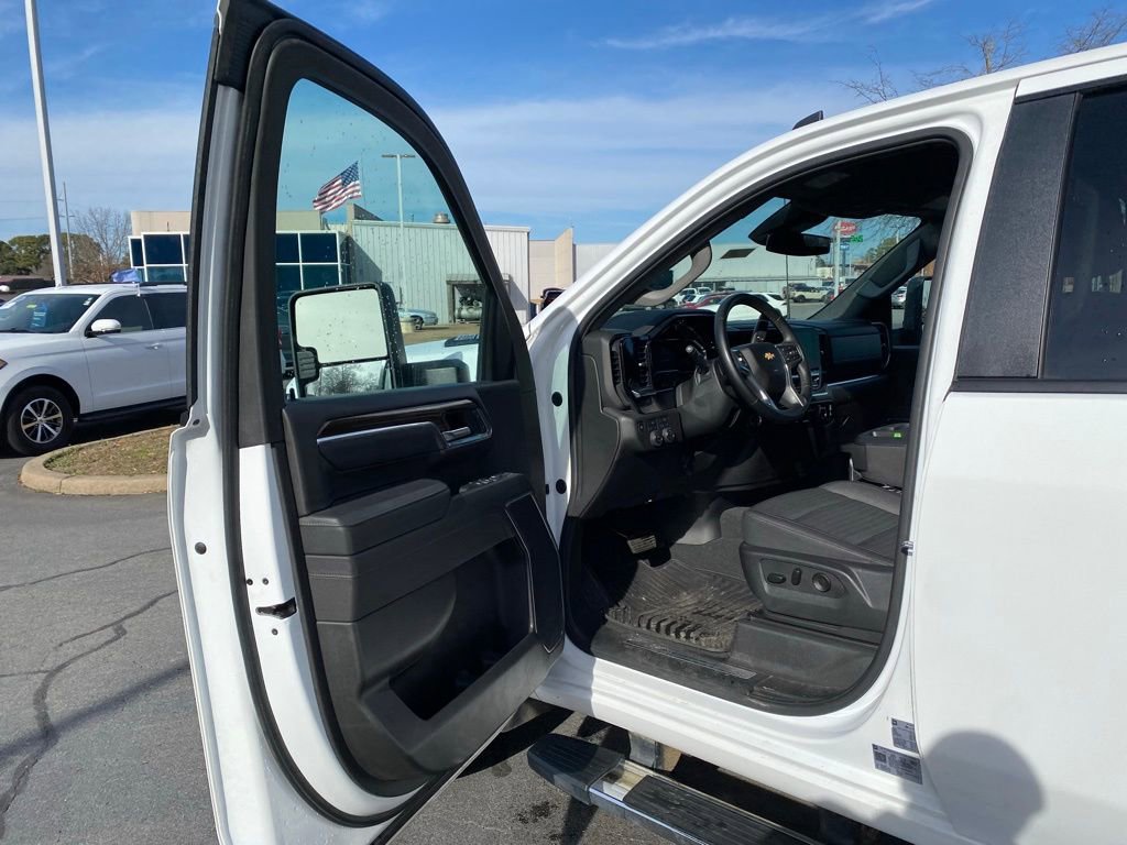 Used 2025 Chevrolet Silverado 2500 LT w/ Convenience Package image 10