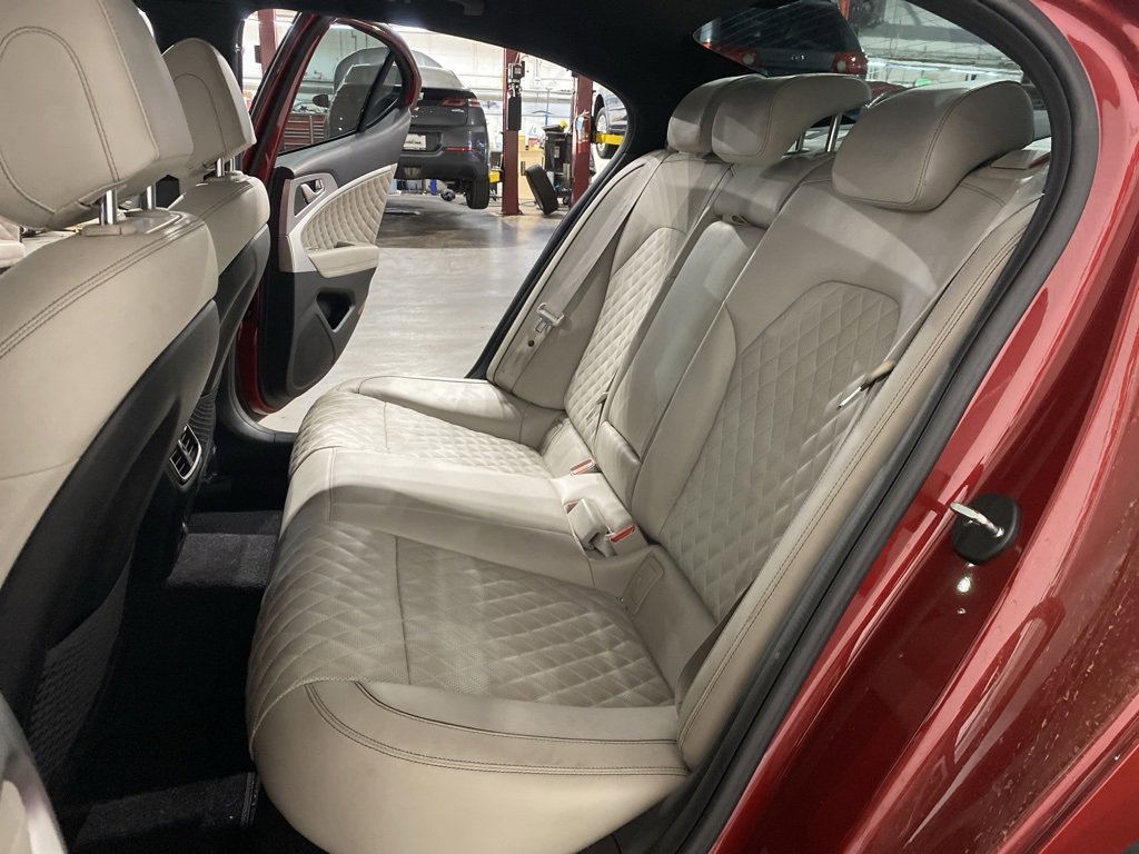 Used 2022 Genesis G70 3.3T image 9