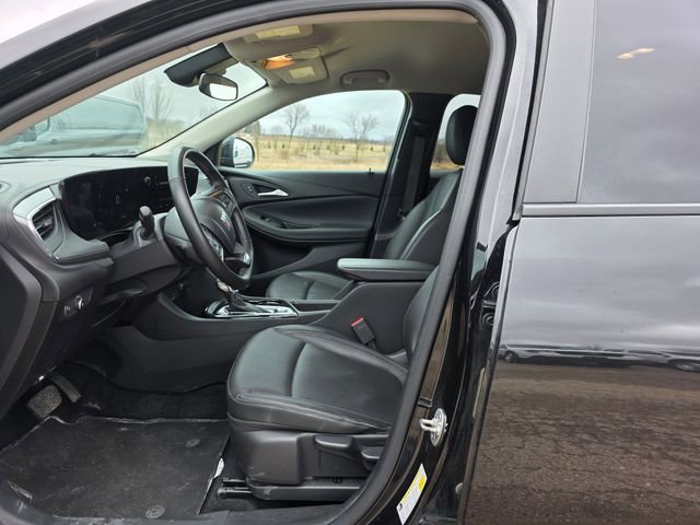 Used 2024 Buick Encore GX Sport Touring image 2