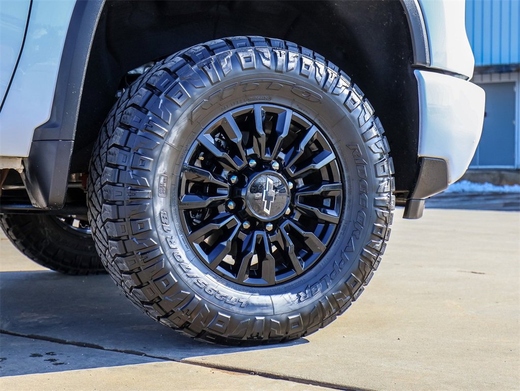 Used 2024 Chevrolet Silverado 2500 LTZ w/ LTZ Plus Package image 9