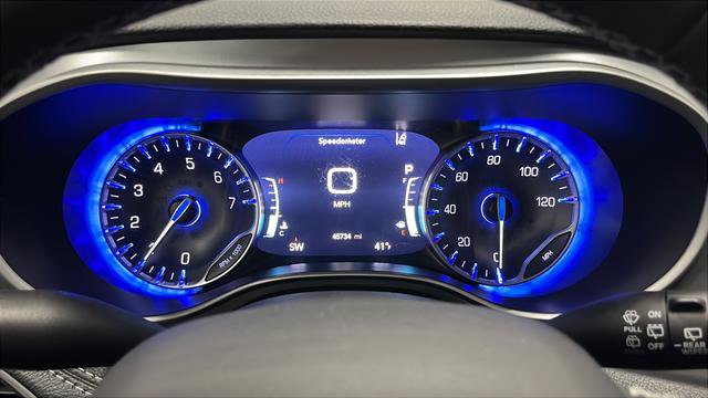 Used 2024 Chrysler Pacifica Touring image 16