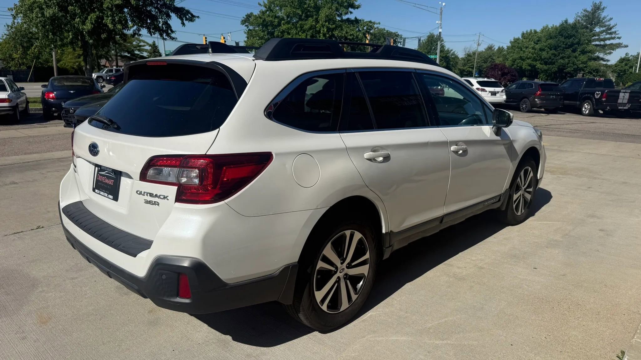 Used 2019 Subaru Outback 3.6R Limited w/ Popular Package #2 AWD/4WD image 3