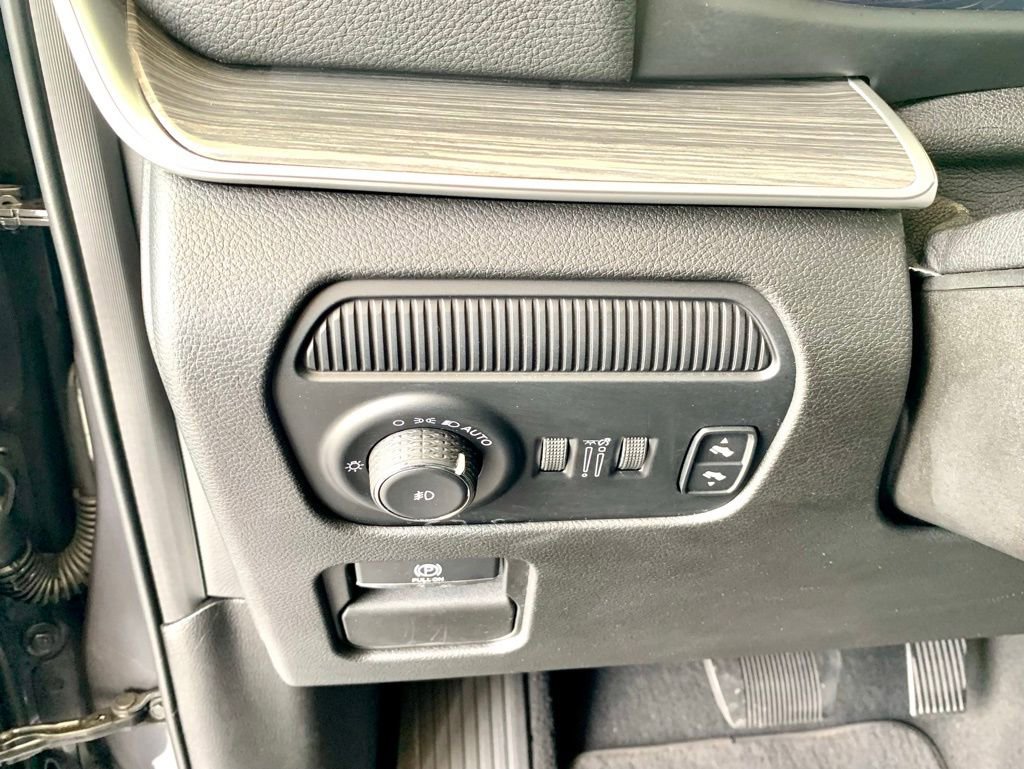 Used 2022 Jeep Wagoneer Series II AWD/4WD image 33