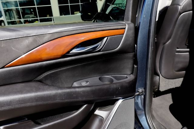 Used 2019 Cadillac Escalade Luxury image 41