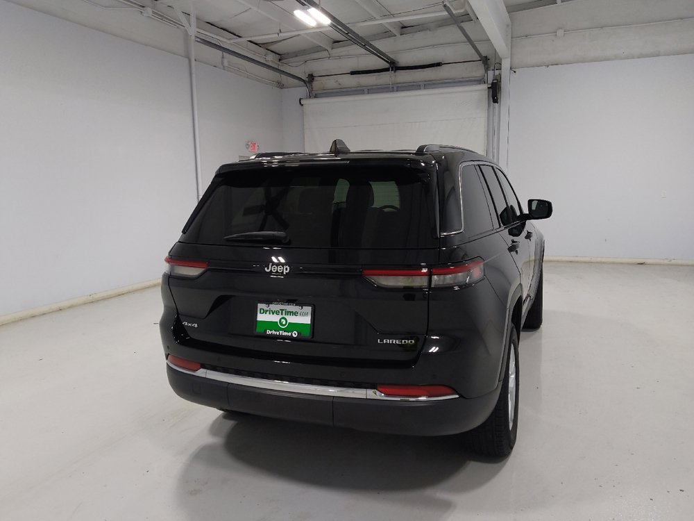 Used 2023 Jeep Grand Cherokee Laredo AWD/4WD image 7