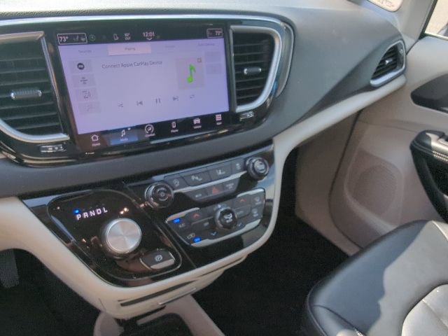 Used 2024 Chrysler Pacifica Touring-L FWD image 16