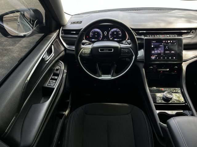 Used 2021 Jeep Grand Cherokee L Laredo w/ Luxury Tech Group I AWD/4WD image 31