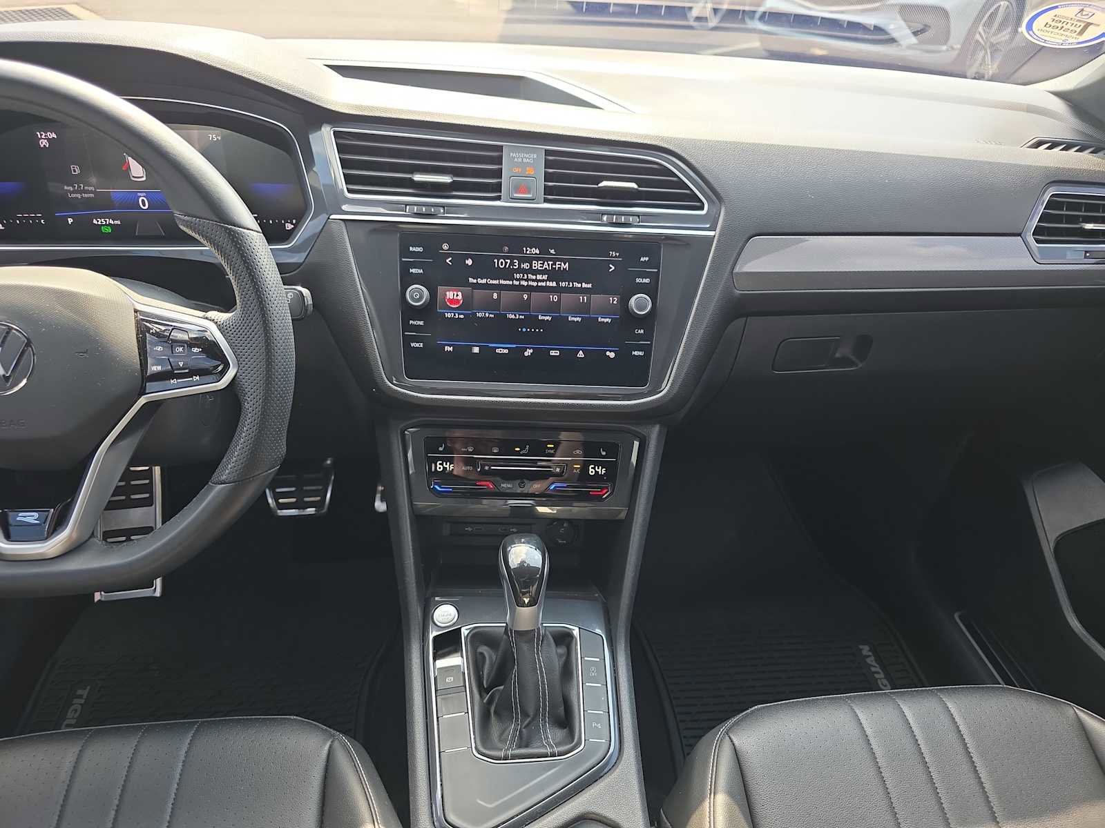 Used 2023 Volkswagen Tiguan SE R-Line image 13