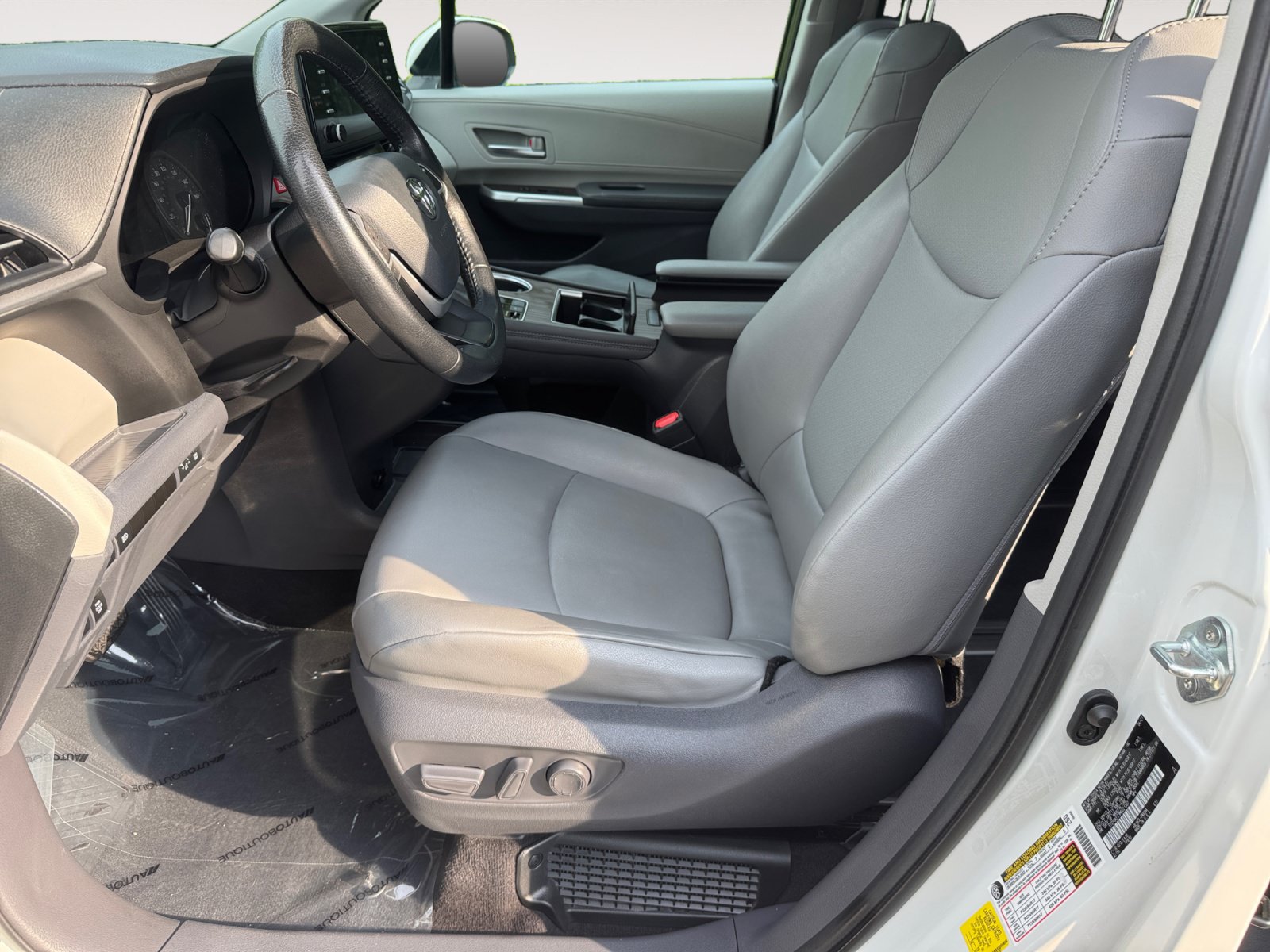 Used 2021 Toyota Sienna XLE AWD/4WD image 10