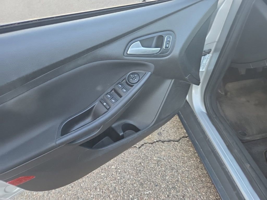 Used 2015 Ford Focus SE FWD image 11
