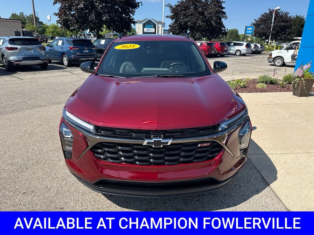 Used 2025 Chevrolet Trax RS w/ Sunroof Package FWD image 10