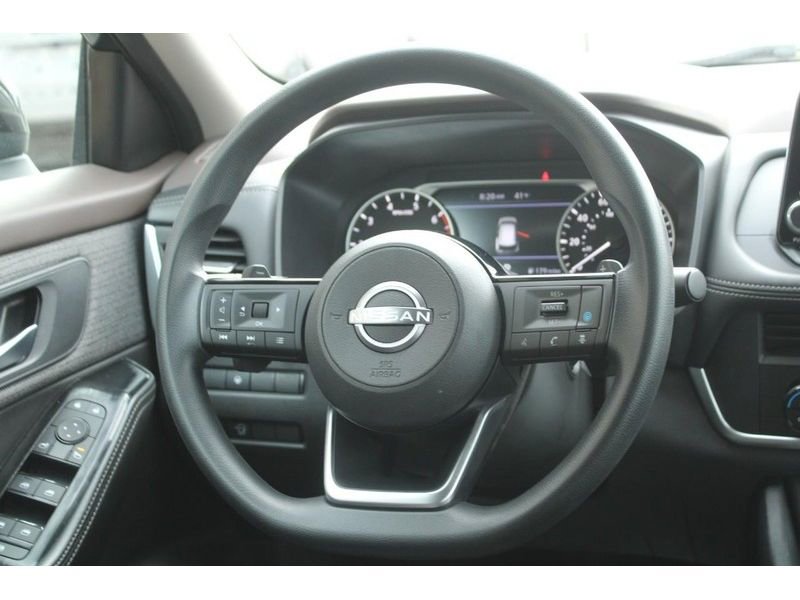 Used 2023 Nissan Rogue SV image 14