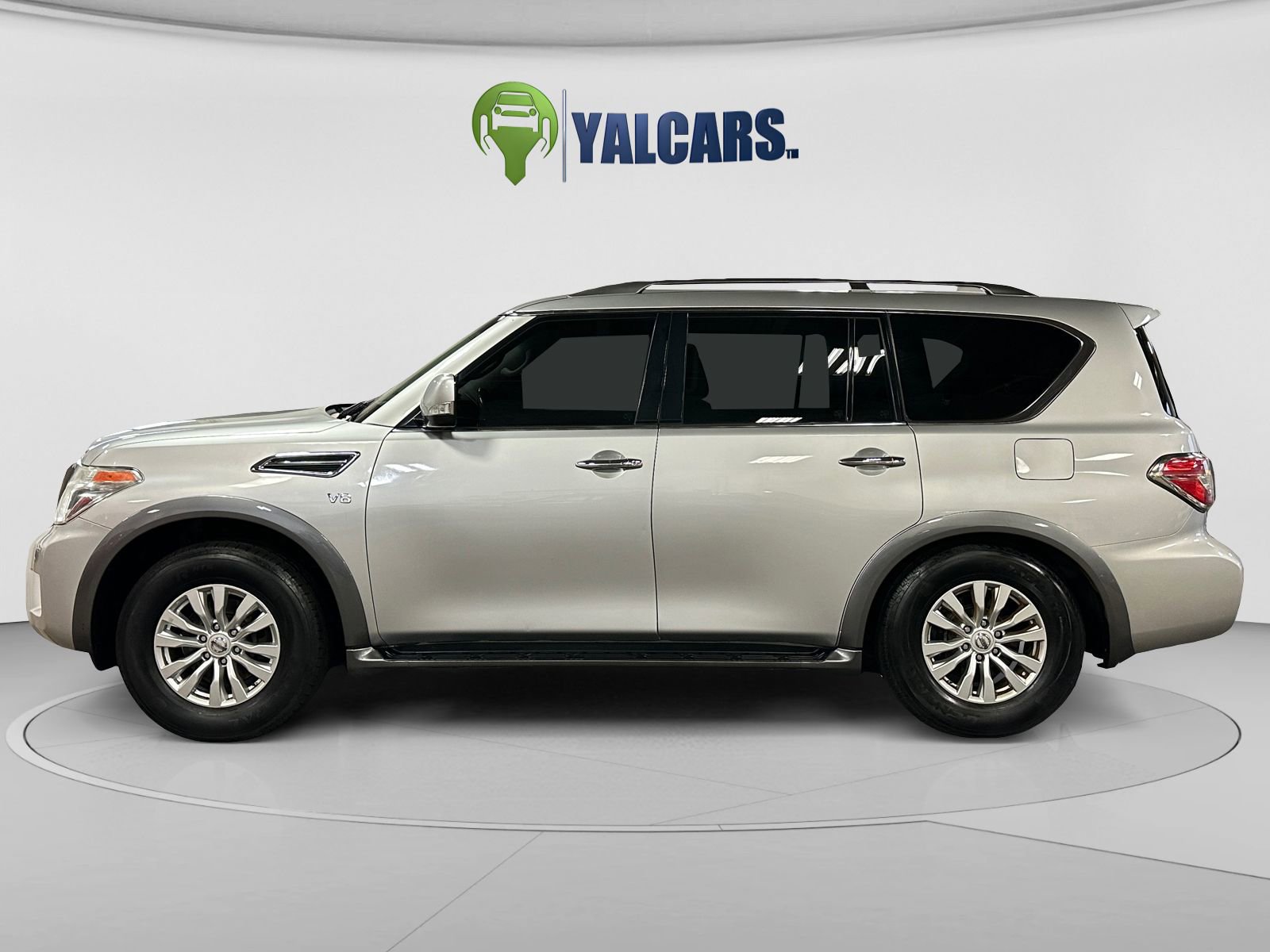 Used 2017 Nissan Armada SV image 2