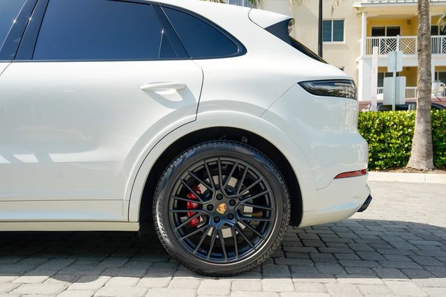 Used 2022 Porsche Cayenne GTS AWD/4WD image 16