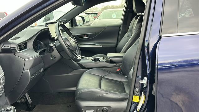 Used 2022 Toyota Venza Limited w/ Advanced Technology Package image 9