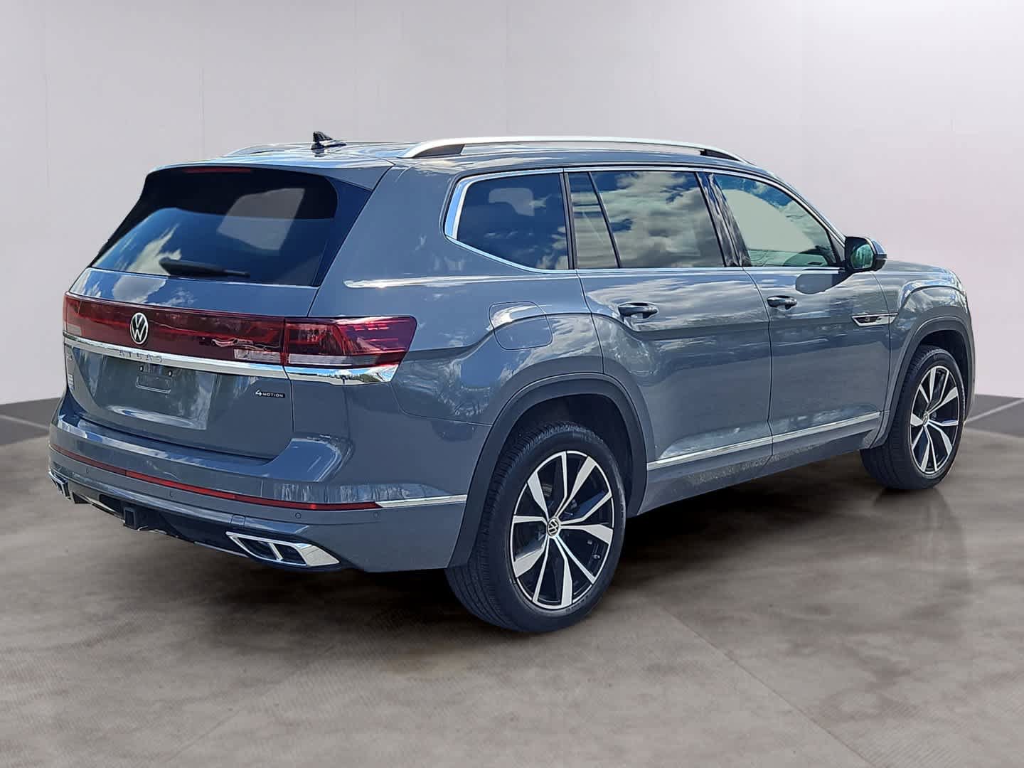 Certified 2025 Volkswagen Atlas SEL Premium R-Line AWD/4WD image 4