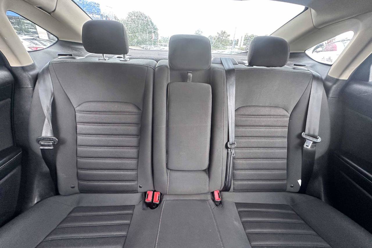 Used 2019 Ford Fusion SE image 24