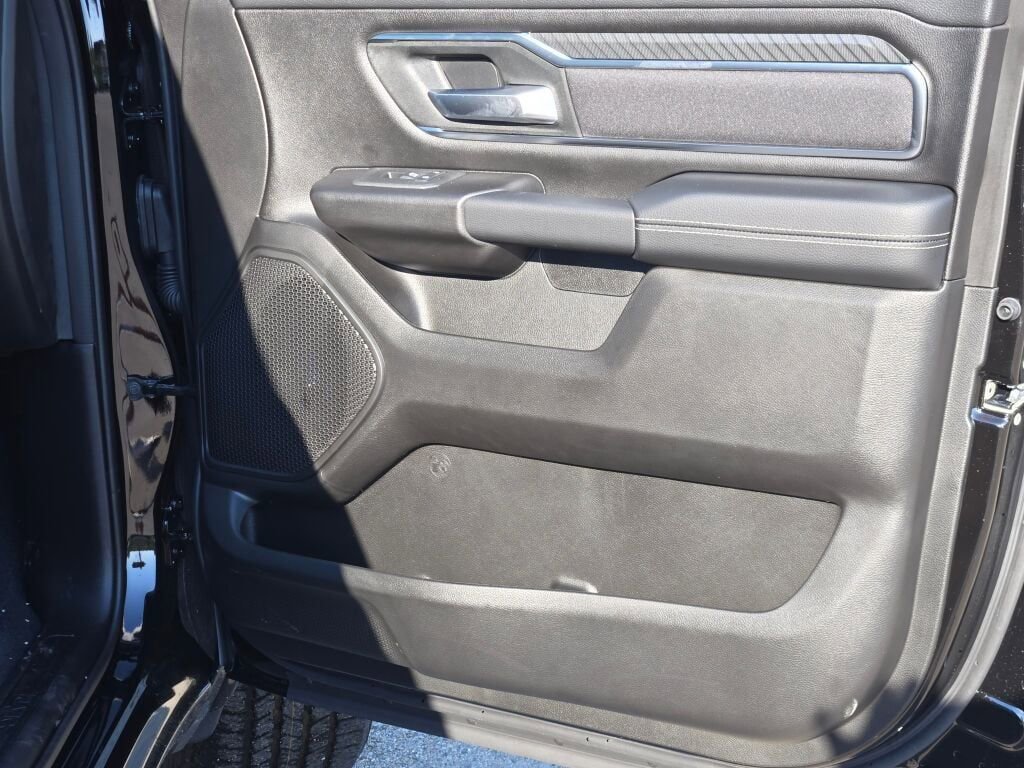 New 2026 RAM 1500 4x4 Crew Cab image 4