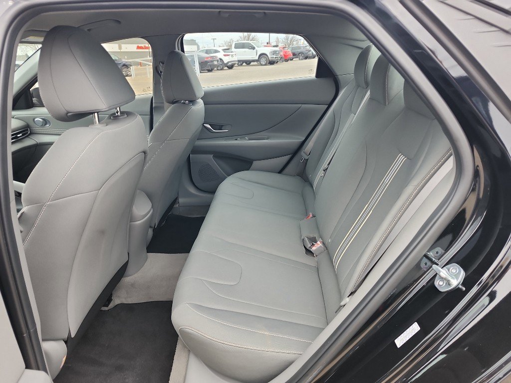 Used 2023 Hyundai Elantra SEL w/ Convenience Package image 12