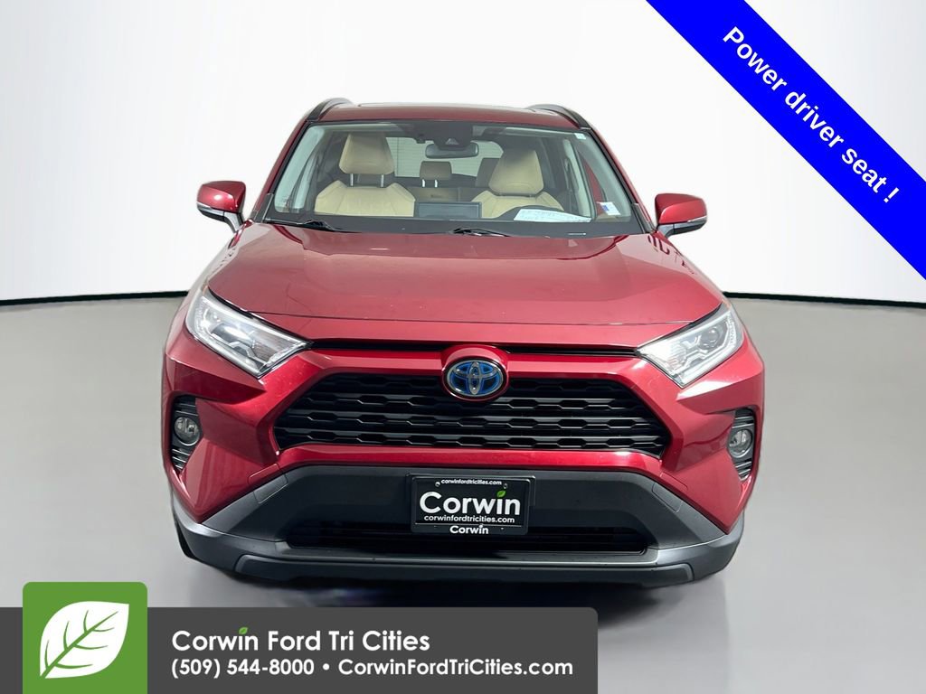 Used 2020 Toyota RAV4 XLE image 4