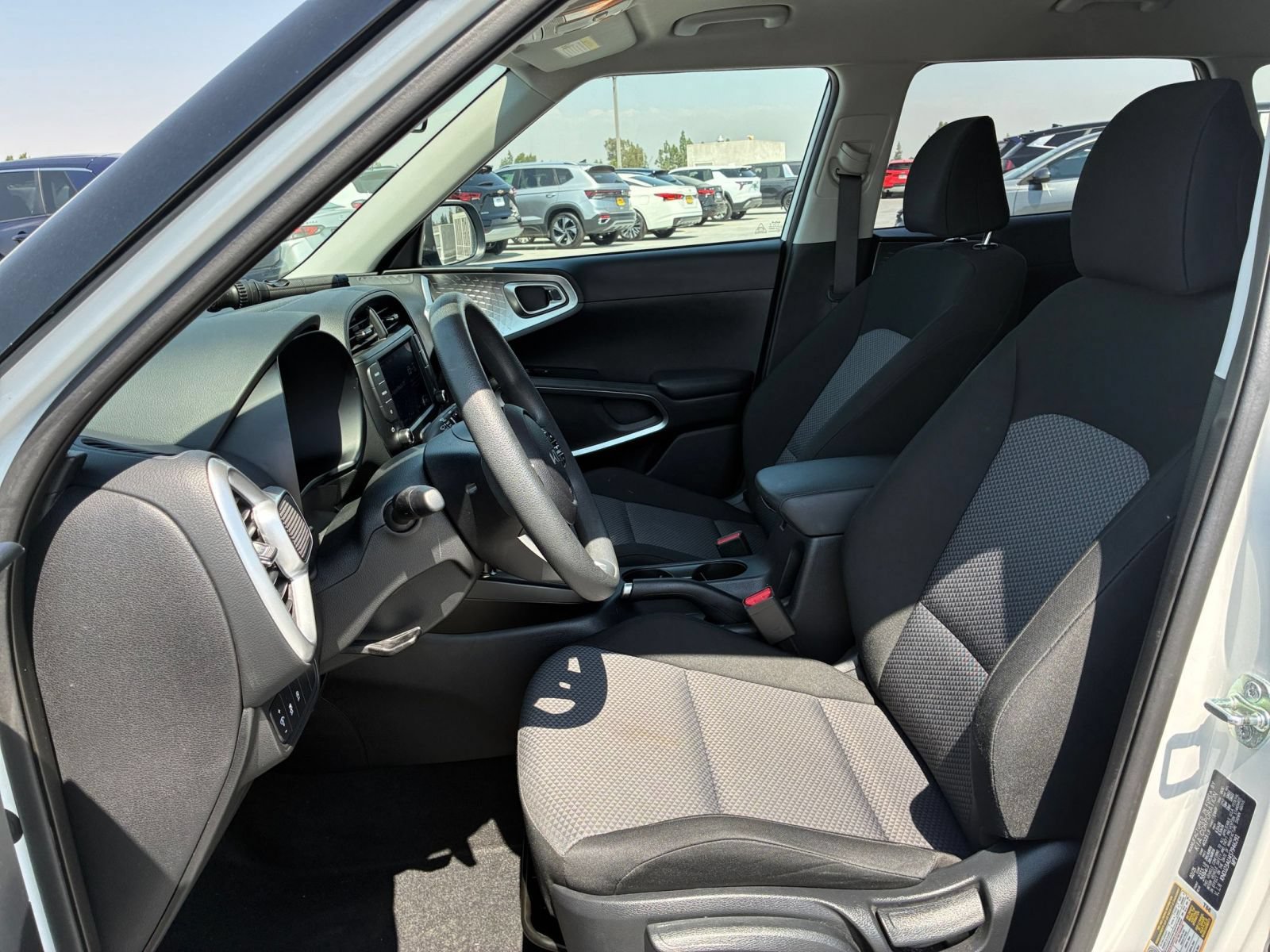 Used 2025 Kia Soul LX w/ LX Technology Package FWD image 24
