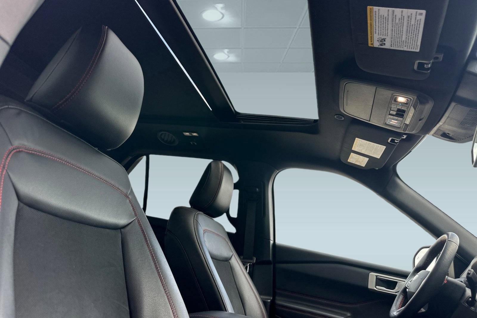 Used 2023 Ford Explorer ST-Line w/ Class IV Trailer Tow Package image 28