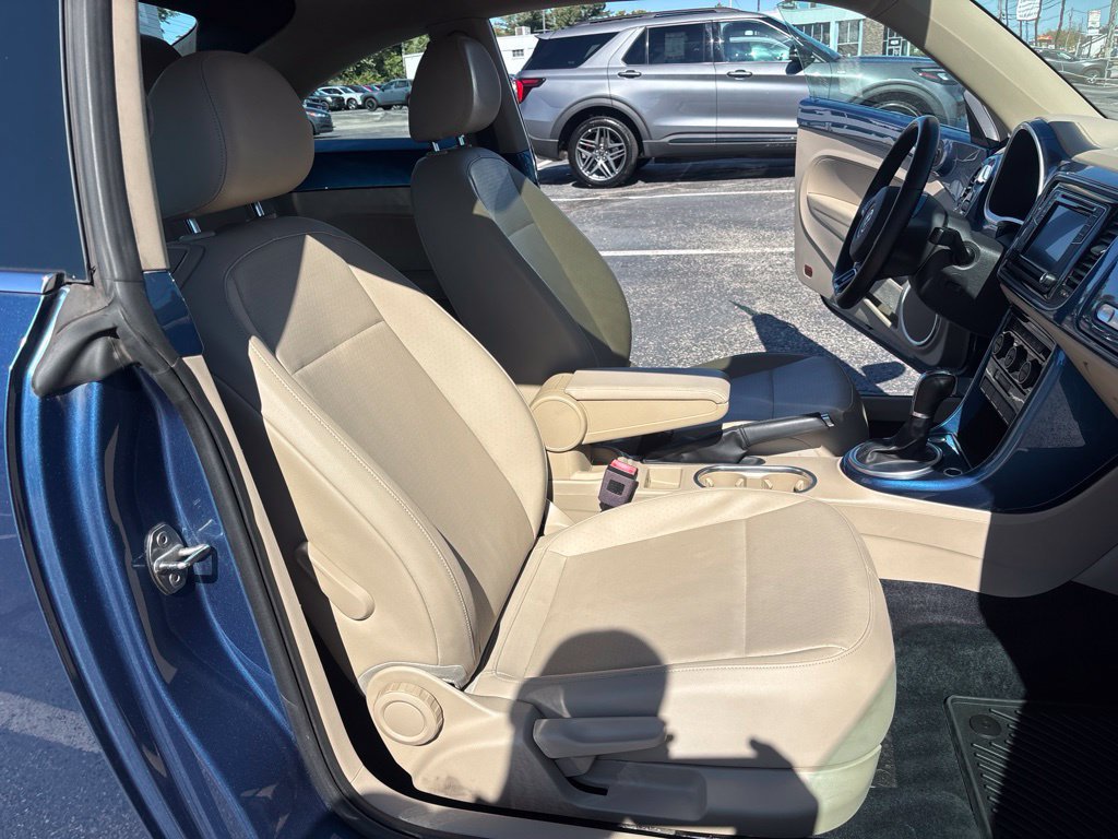 Used 2019 Volkswagen Beetle 2.0T SE FWD image 31