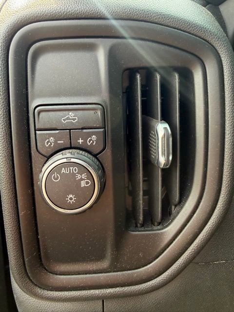 Used 2020 Chevrolet Silverado 1500 Custom w/ Custom Value Package image 17