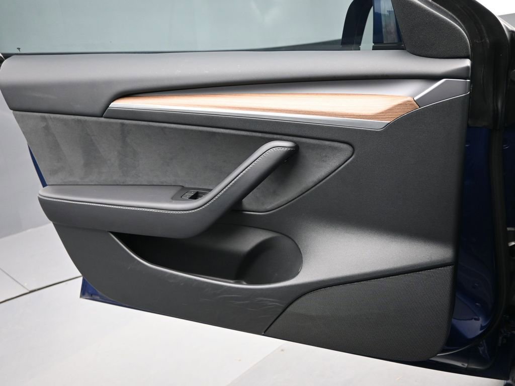 Used 2023 Tesla Model 3 Standard Range image 12