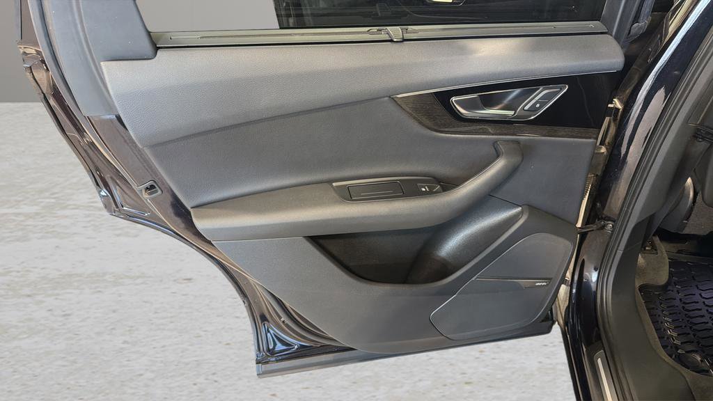 Used 2018 Audi Q7 3.0T Premium Plus w/ Premium Plus Package image 15