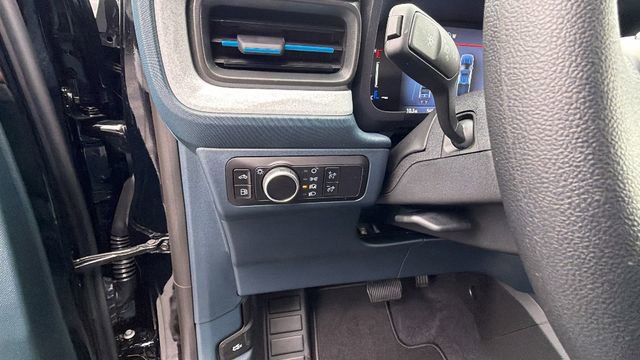 New 2025 Ford Maverick XLT image 30