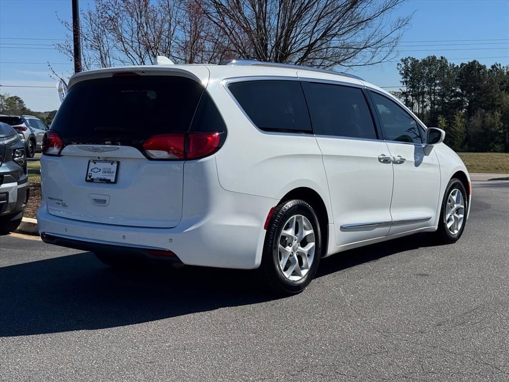 Used 2017 Chrysler Pacifica Touring-L Plus w/ Tire & Wheel Group image 3