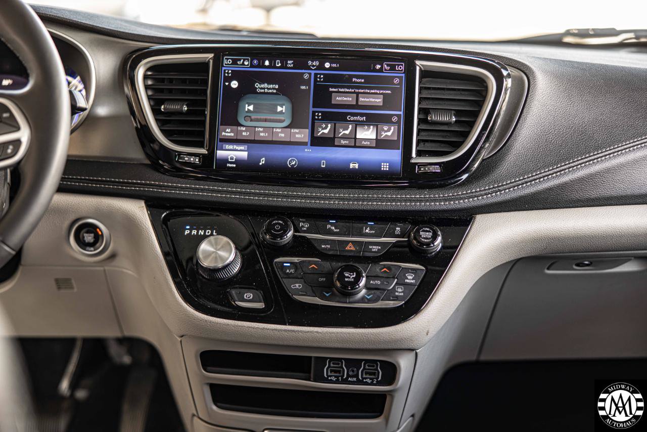 Used 2023 Chrysler Pacifica Touring-L FWD image 30