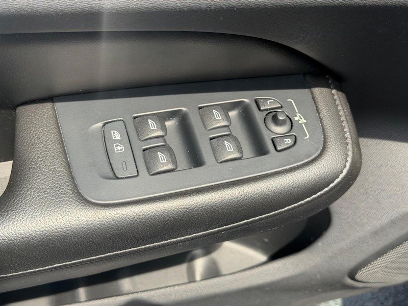 Certified 2022 Volvo S60 B5 Momentum FWD image 16