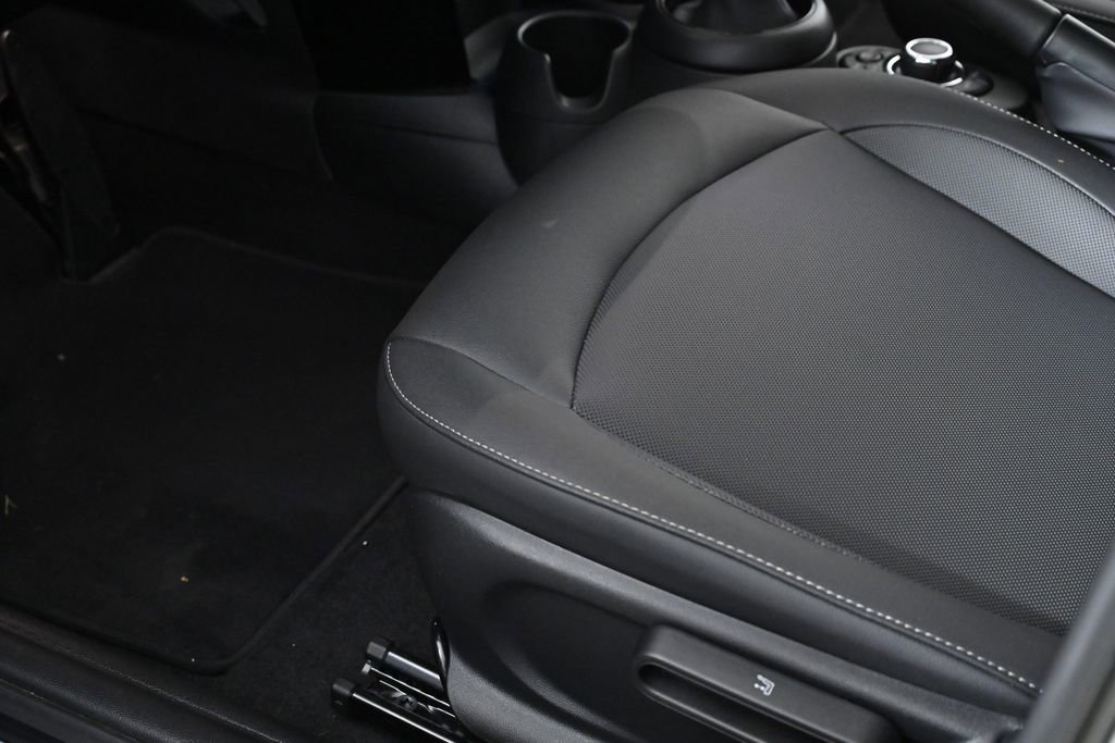 Certified 2023 MINI Cooper 4-Door Hardtop image 19