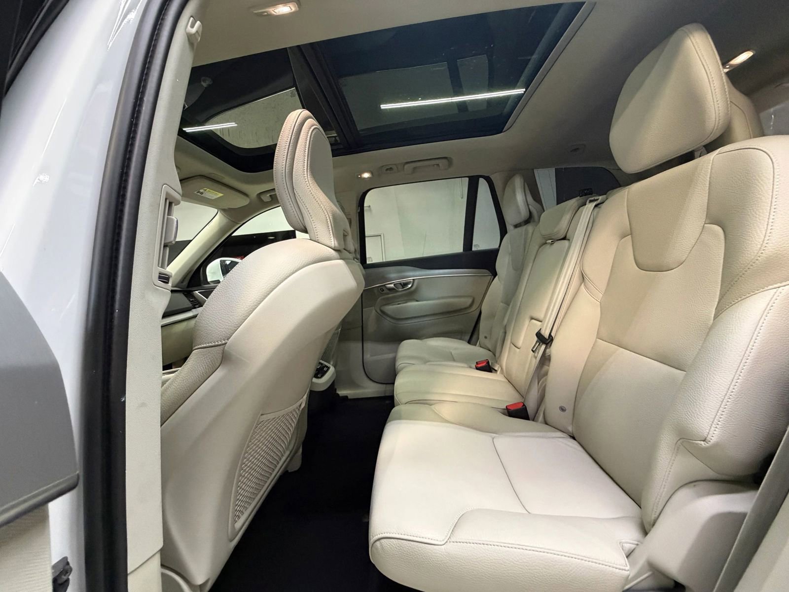 Used 2024 Volvo XC90 B5 Core AWD/4WD image 30