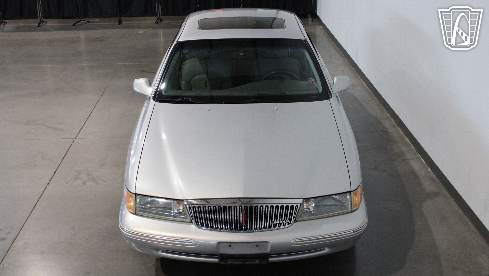 Used 1996 Lincoln Continental image 5