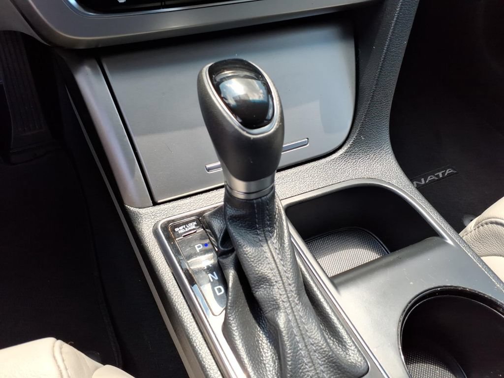 Used 2017 Hyundai Sonata Sport w/ Value Edition Package 02 FWD image 9